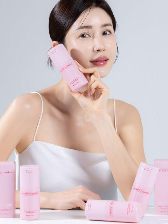 every routine Stretch & Glow Black Salt Cleansing Powder